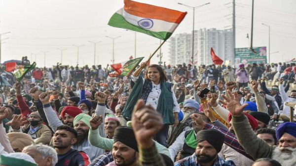 मां के इलाज के लिए ब्याज पर लिए पैसे