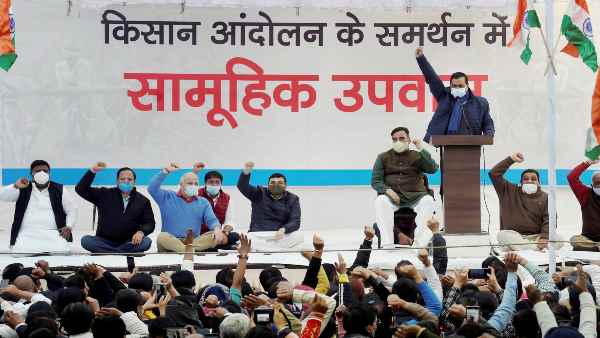 किसान आंदोलन के दौरान यूपी चुनाव लड़ने की घोषणा