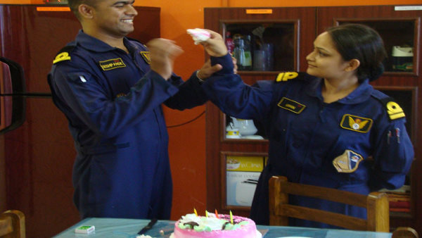 किरण शेखावत के पति विवेक छोकर भी नौसैनिक किरण शेखावत के पति विवेक छोकर भी नौसैनिक