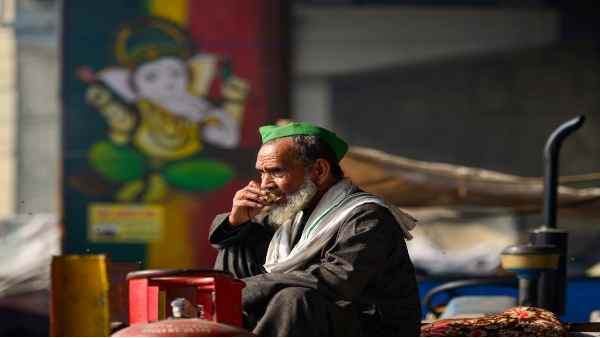 मंडी से 60 वर्षों में किसानों की हालत क्यों खराब हुई?