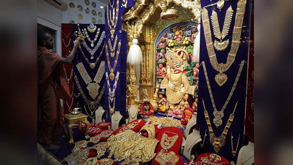 Jai bajrangbali: Salangpur Krishabhanjan Hanumanjis Makeup With 21 Kg Gold, diamond and silver Jewelry, necklace, ring