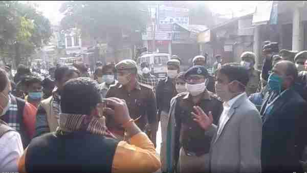 MLC Election 2020: BJP and SP supporters firing near polling booth in Mainpuri MLC Election 2020: BJP and SP supporters firing near polling booth in Mainpuri