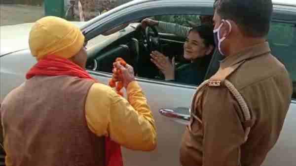 BJP MP Maneka Gandhi said to supporter I do not accept garland now
