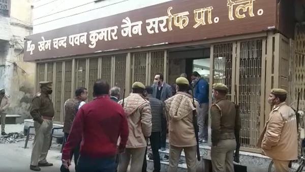 income tax department raid on jeweller pawan jain home and office in meerut income tax department raid on jeweller pawan jain home and office in meerut