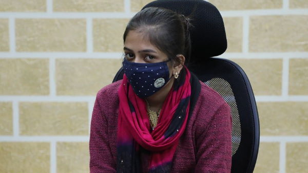 Shivpuri DM offered his chair to complainant girl to be DM for a day Shivpuri DM offered his chair to complainant girl to be DM for a day