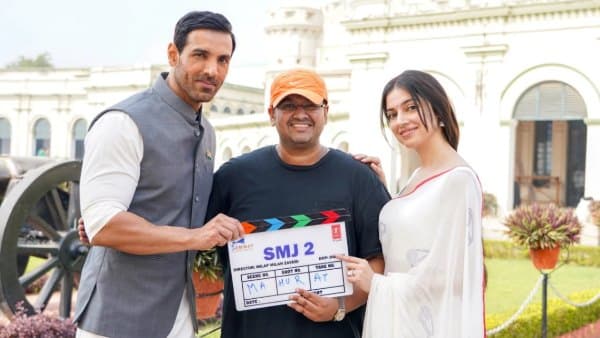 अस्पताल के बाहर जुटे फैन्स