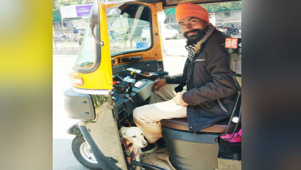 जब सीट के नीचे दिखा कुत्ता