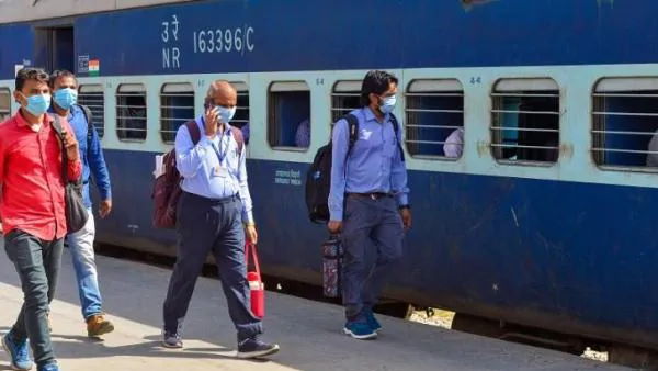  कुछ ट्रेनों को रद्द कर दिया गया है