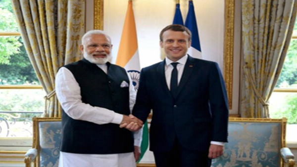PM narendra Modi speaks with france President Emmanuel Macron extends support to fight against terror 