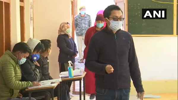 लद्दाख के लोग भी उनसे चुटकुले सुनते! लद्दाख के लोग भी उनसे चुटकुले सुनते!