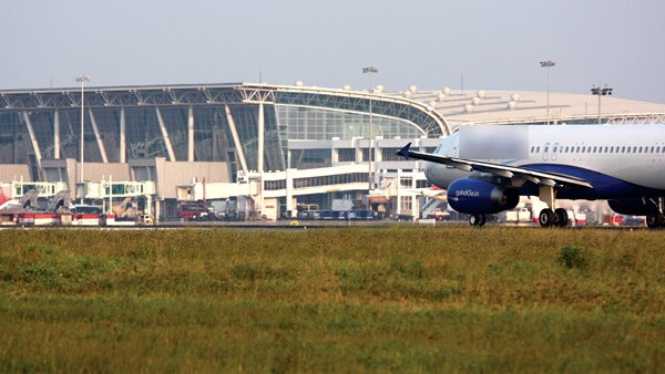 RT PCR Test Of Passengers Who Came from britain, report covid-19 positive of five men