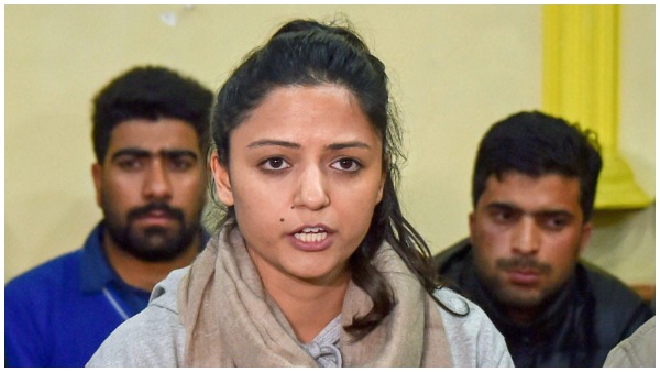 शेहला पर 3 करोड़ लेने का पिता ने लगाया आरोप शेहला पर 3 करोड़ लेने का पिता ने लगाया आरोप