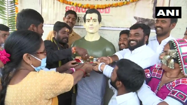 एक्टर की प्रतिक्रिया का इंतजार 