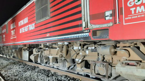 Odisha: हाथी से टकरा कर पटरी से उतरी पुरी-सूरत एक्सप्रेस Odisha: हाथी से टकरा कर पटरी से उतरी पुरी-सूरत एक्सप्रेस