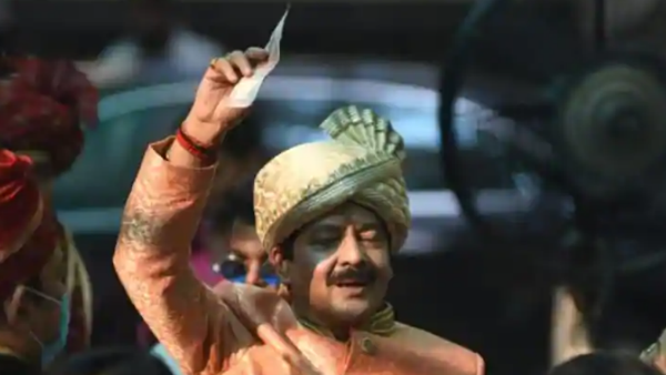 परंपरागत पहनावे में नजर आए आदित्य और श्वेता 