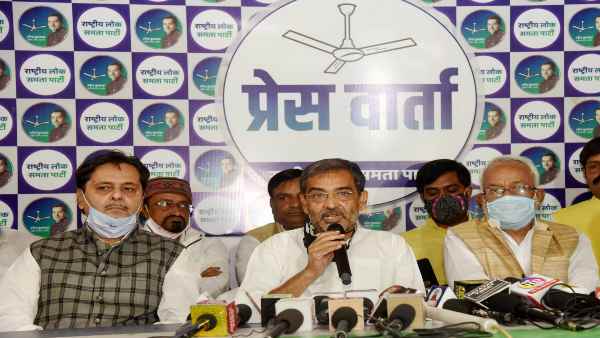 तेजस्वी की आलोचना करके बनाई नीतीश के दिल में जगह