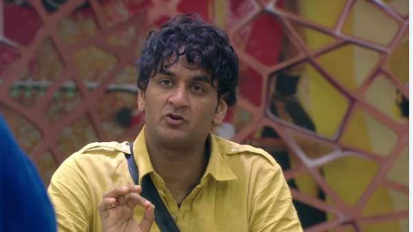 विकास अर्शी को बेवकूफ बोलते हैं