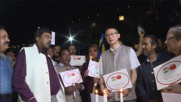 रामदास अठावले का 'गो कोरोना गो'