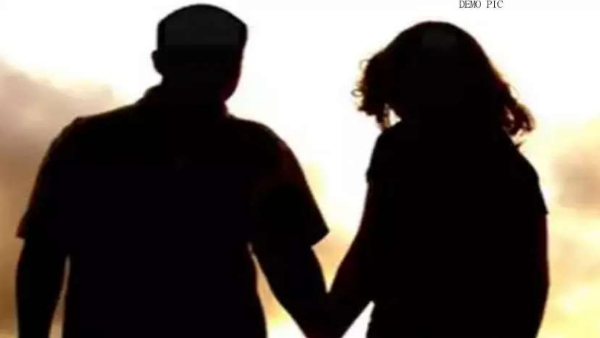 मोबाइल पर भेजती थी मैसेज मोबाइल पर भेजती थी मैसेज