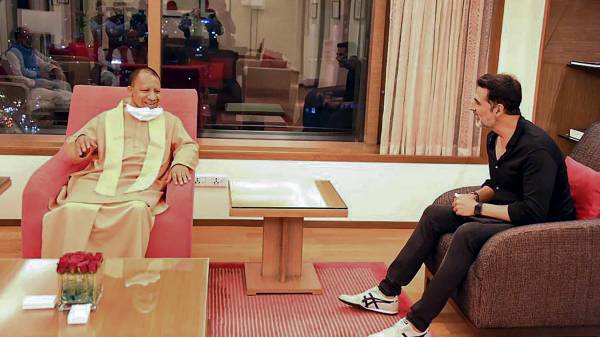 सीएम योगी के फिल्मसिटी के निर्माण के ऐलान से हिल गई मुंबई