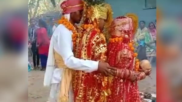 एक ही मंडप में लिया सात फेरे