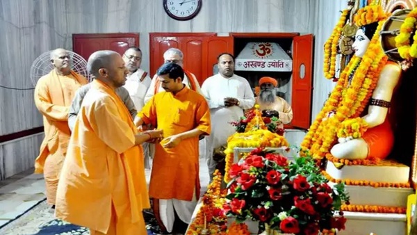 सियासत से अलहदा एक नयी दुनिया