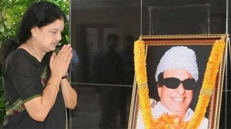 शशिकला: जयललिता की वफ़ादार साथी से लेकर एआईएडीएमके से निकाले जाने तक