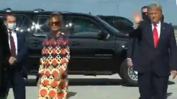 एयरपोर्ट पर ट्रंप के साथ नहीं रुकीं मेलानिया एयरपोर्ट पर ट्रंप के साथ नहीं रुकीं मेलानिया