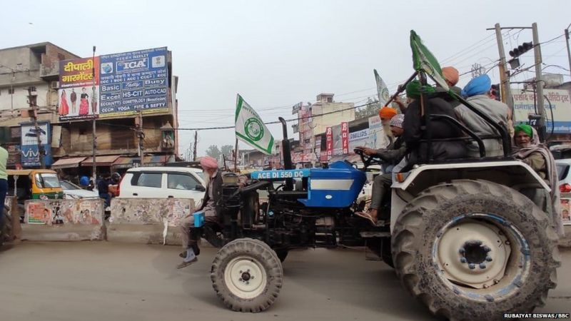 किसान आंदोलन: किसानों की रणनीति से मोदी सरकार पसोपेश में