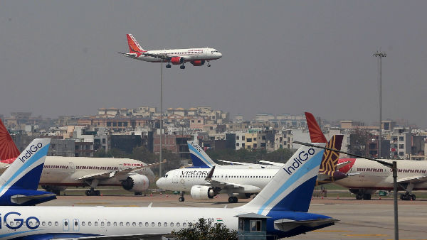 ब्रिटेन की उड़ानों पर रोक