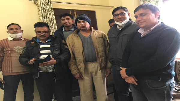 अलवर में दर्ज मुकदमे में मांगी रिश्वत