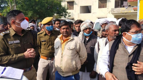 ग्रामीणों का गुस्सा फूट पड़ा