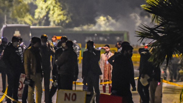 साल 2012 में भी इजरायली दूतावास के बाहर हुआ था ब्लास्ट, घायल हो गई थीं राजनयिक की पत्नी साल 2012 में भी इजरायली दूतावास के बाहर हुआ था ब्लास्ट, घायल हो गई थीं राजनयिक की पत्नी