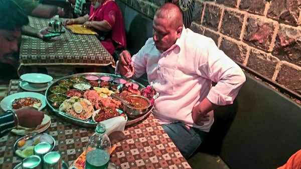 जानें इन थालियों की कीमत क्या है ? इस सख्‍स ने जीती बुलेट 