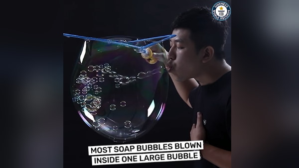 सोशल मीडिया यूजर्स हैरान सोशल मीडिया यूजर्स हैरान