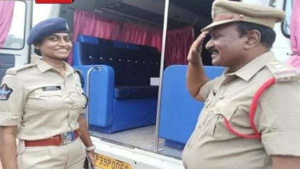 इंस्‍पेक्‍टर पिता ने किया डीएसपी बेटी को सैल्‍यूट