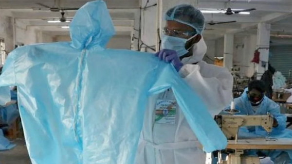 रेनकोट को ही बनाया बचाव का हथियार