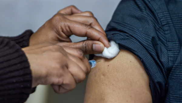 दो विधायकों ने लगवा लिया टीका