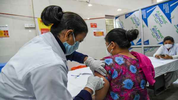 'साइड-इफेक्ट हैं मामूले, वैक्सीन के फायदे काफी ज्यादा हैं'