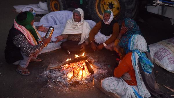 यूपी के इन जिलों से बढ़े मदद के हाथ