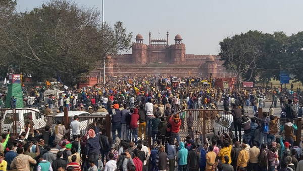 farmers protest news: protesters clash with Police at Haryana border, lathicharge at Faridabad-Delhi border