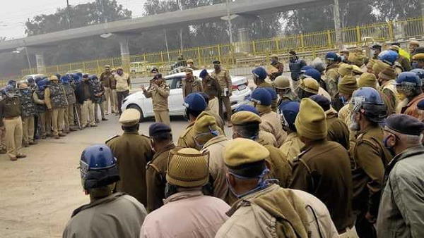faridabad police FIR against more than 2 thousand protesters