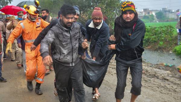 24 लोगों को श्मशान घाट खींच लाई मौत 24 लोगों को श्मशान घाट खींच लाई मौत