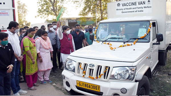 94,500 Doses Of covishield vaccine Reach Vadodara From Pune, now it will distribute in gujarat 94,500 Doses Of covishield vaccine Reach Vadodara From Pune, now it will distribute in gujarat