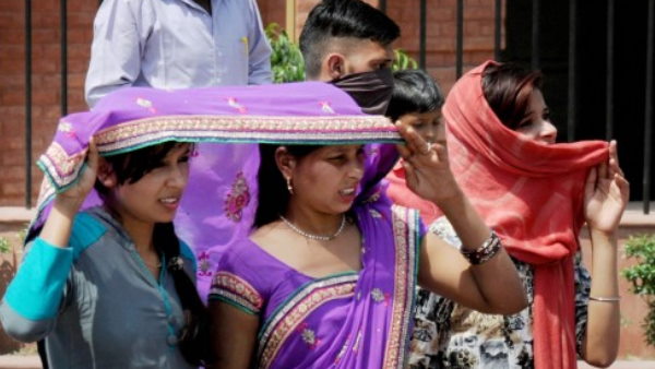 तापमान में वृद्धि ग्रीन हाउस गैसों के उत्सर्जन में वृद्धि की वजह से हो रही है तापमान में वृद्धि ग्रीन हाउस गैसों के उत्सर्जन में वृद्धि की वजह से हो रही है