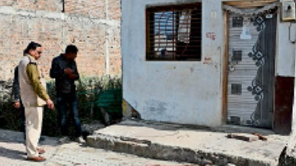 फिलहाल के इंदौर के अस्पताल में भर्ती फिलहाल के इंदौर के अस्पताल में भर्ती