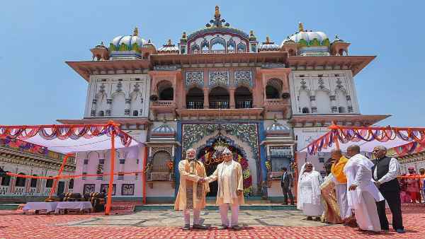 नेपाल में राजनीतिक संकट के बीच द्विपक्षीय बैठक नेपाल में राजनीतिक संकट के बीच द्विपक्षीय बैठक