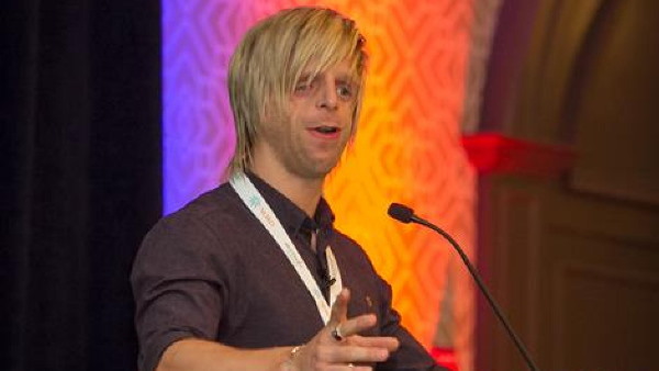 फाउंडेशन से बच्चों की मदद कर रहे जोनो