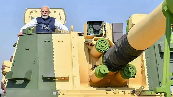 मोदी ने देश को समर्पित किया था K-9 वज्र 