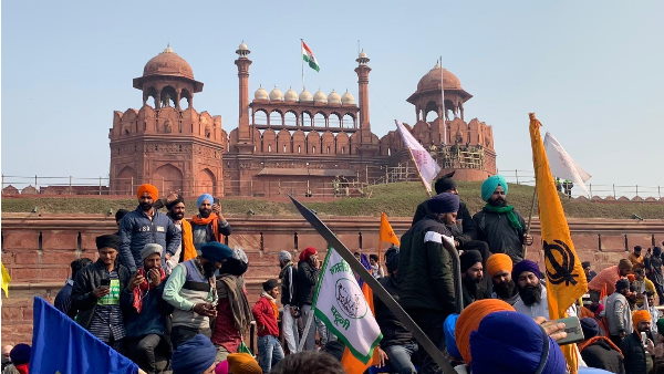 farmers have reached Lal Qila red fort kisan tractor parade